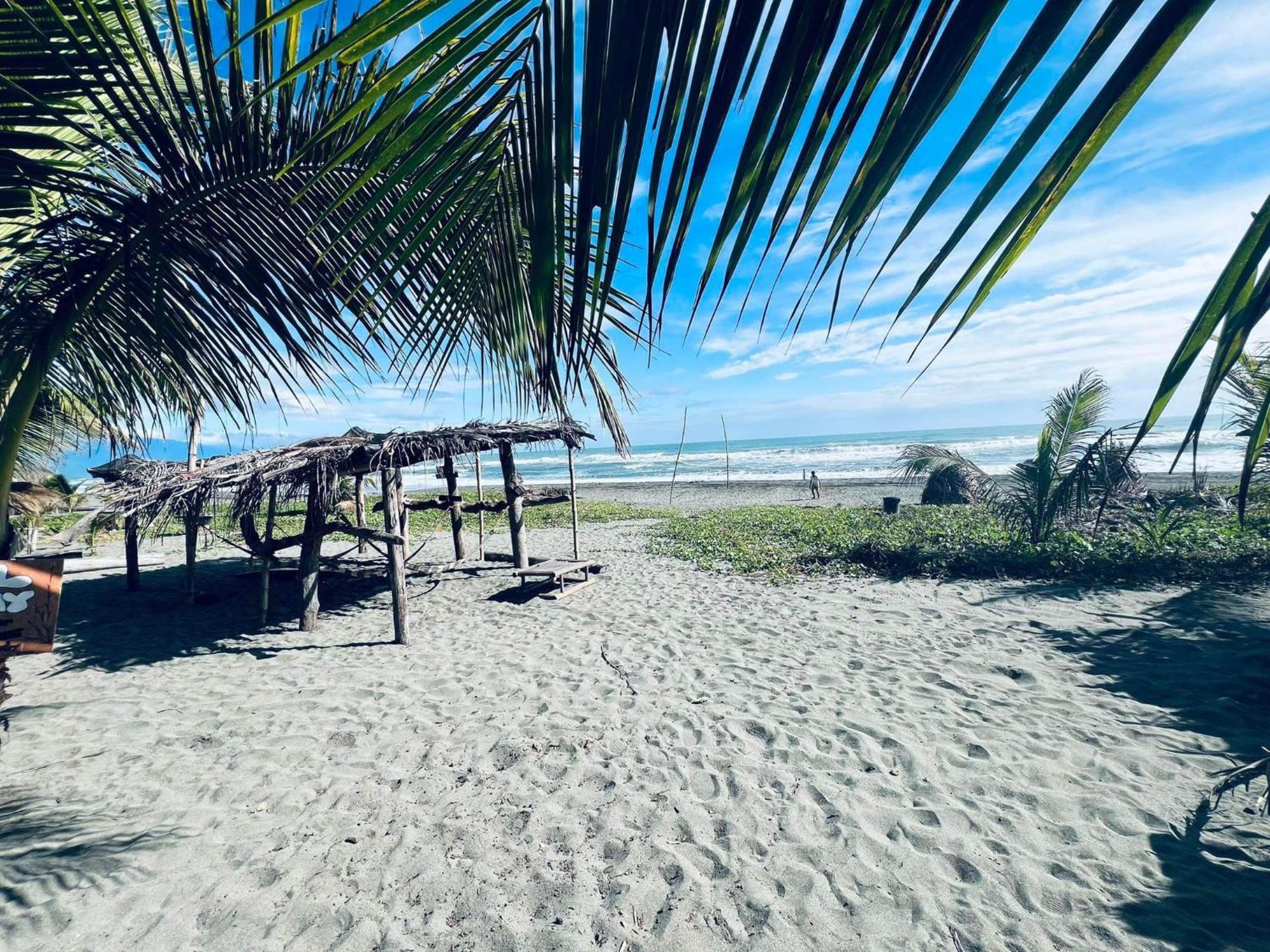 North Shore Beach Resort Балер Екстериор снимка