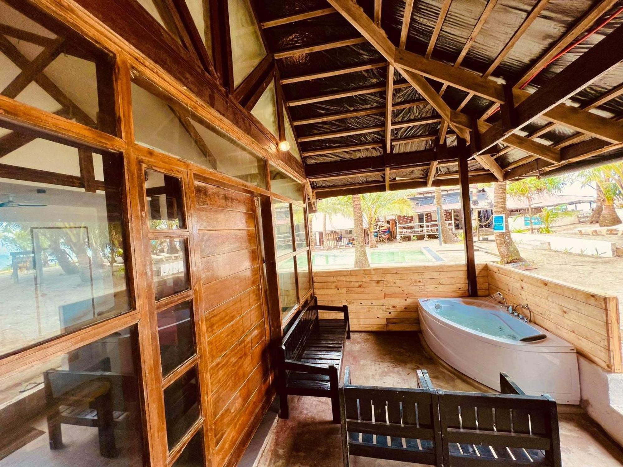North Shore Beach Resort Балер Екстериор снимка